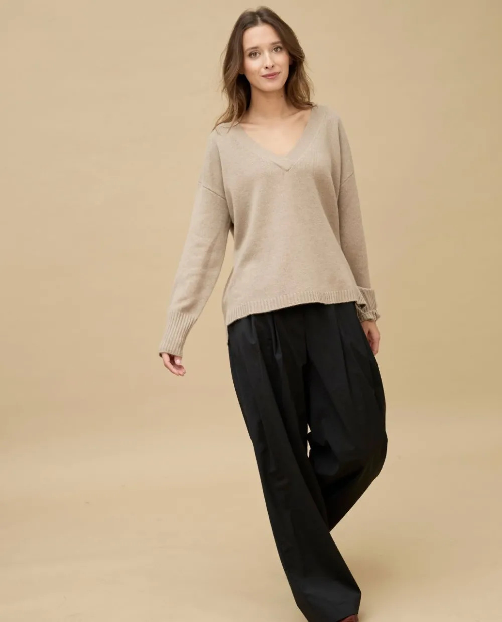 Acanthe Pull loose V croisé 100% cachemire Beige Fashion